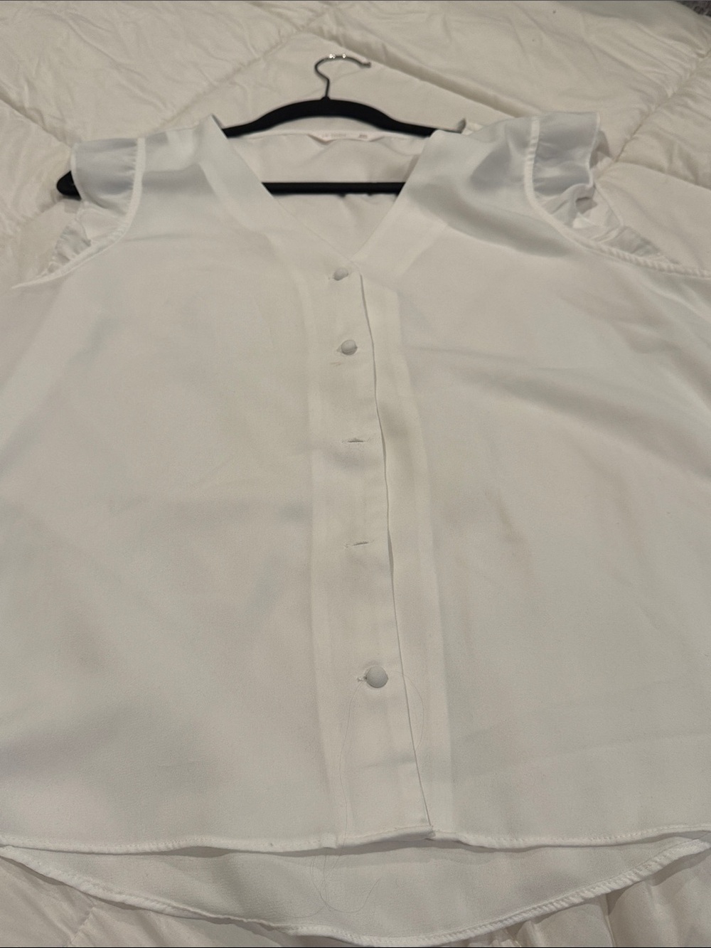 LC Lauren Conrad White V-Neck Button Front Cold-Shoulder Blouse